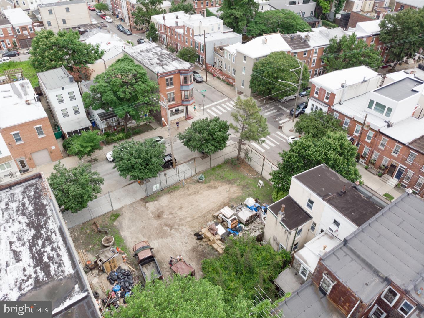 FISHTOWN - Land