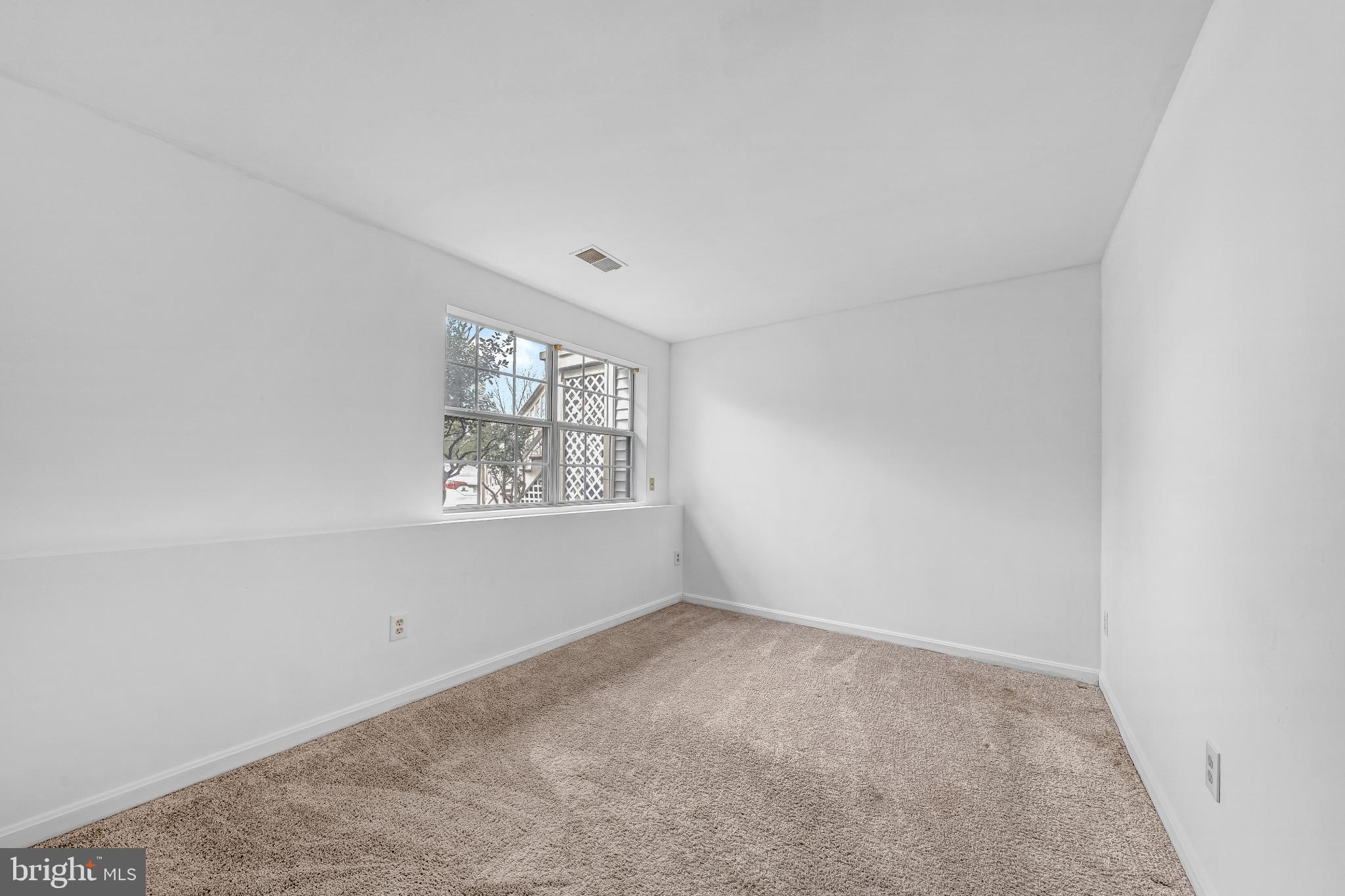 GREEN TRAILS - Residential Lease