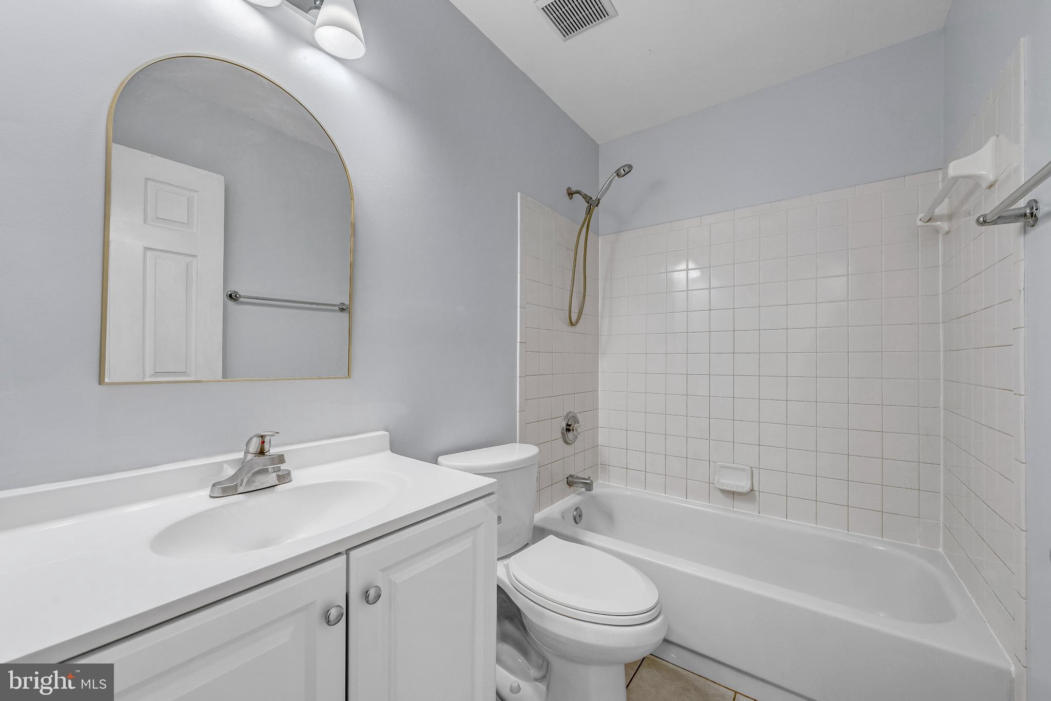 GREEN TRAILS - Residential Lease