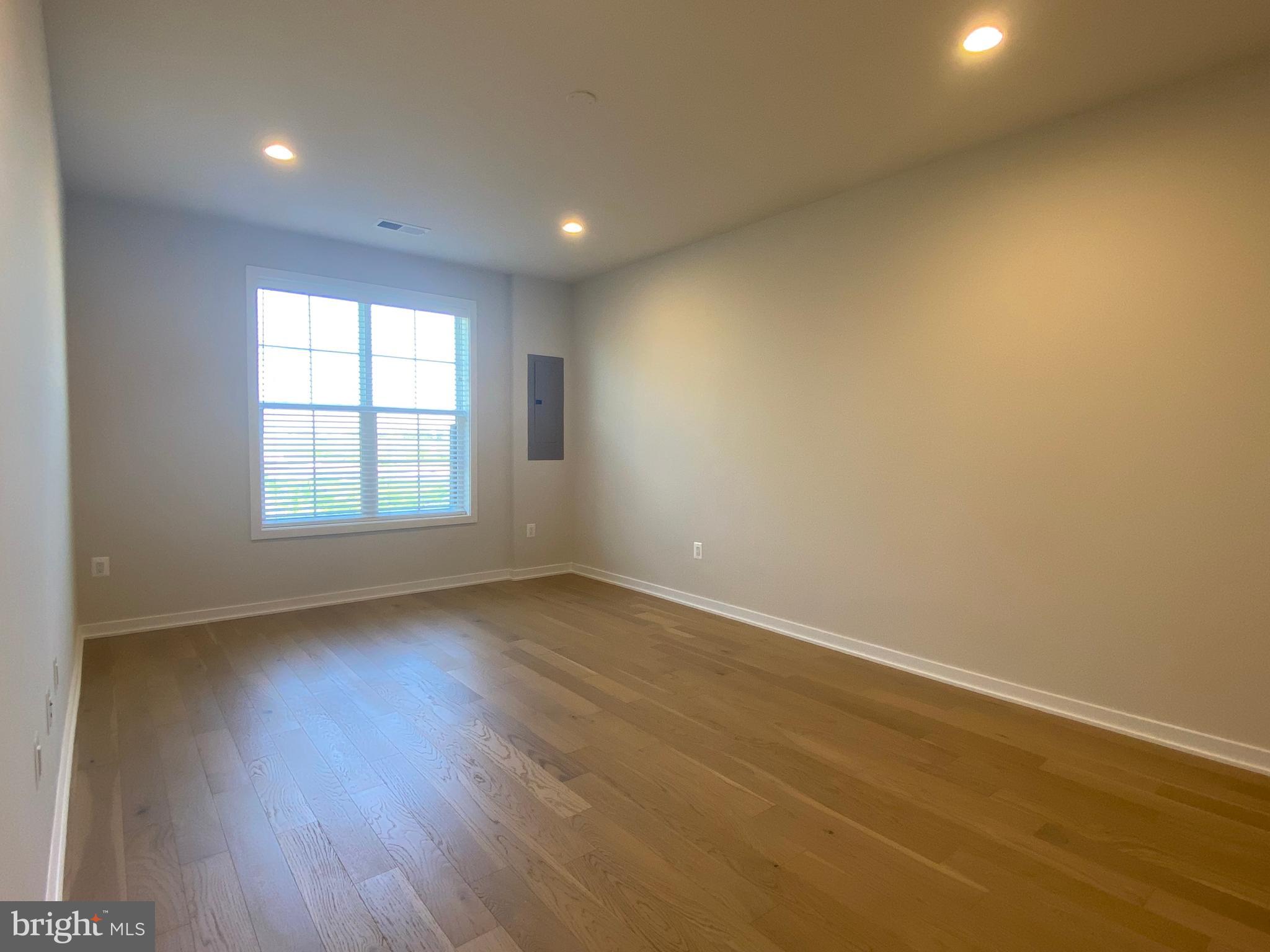 METRO WALK AT MOOREFIELD STATION - Residential Lease