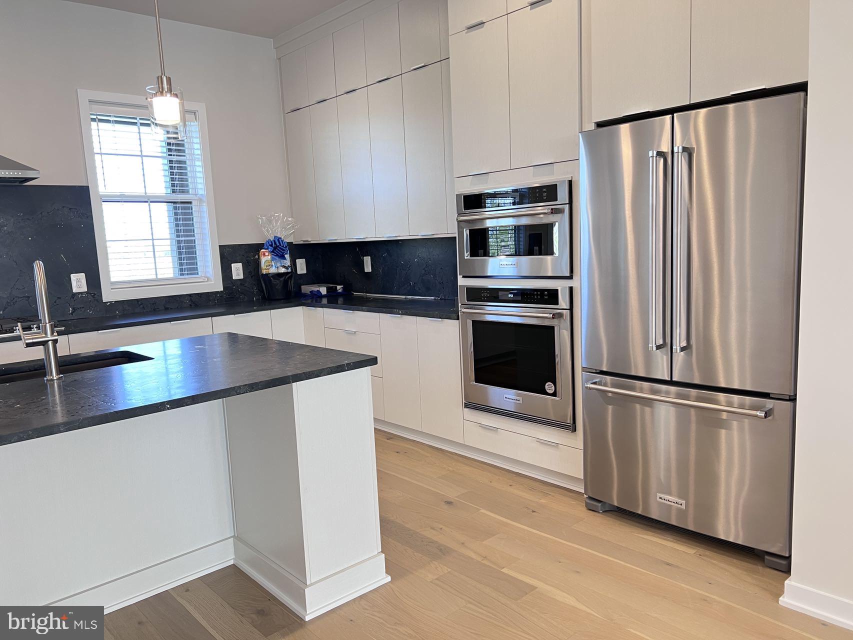 METRO WALK AT MOOREFIELD STATION - Residential Lease