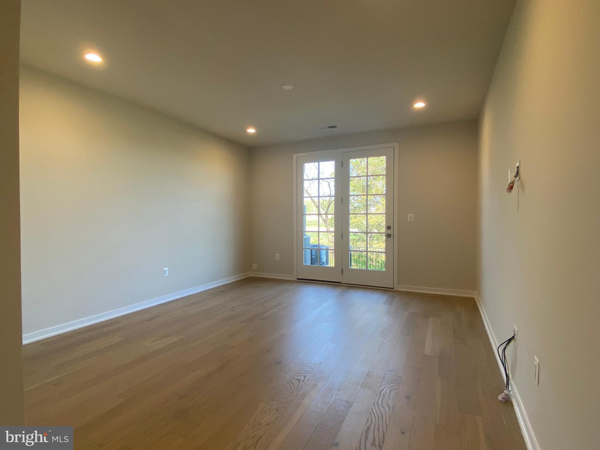 METRO WALK AT MOOREFIELD STATION - Residential Lease