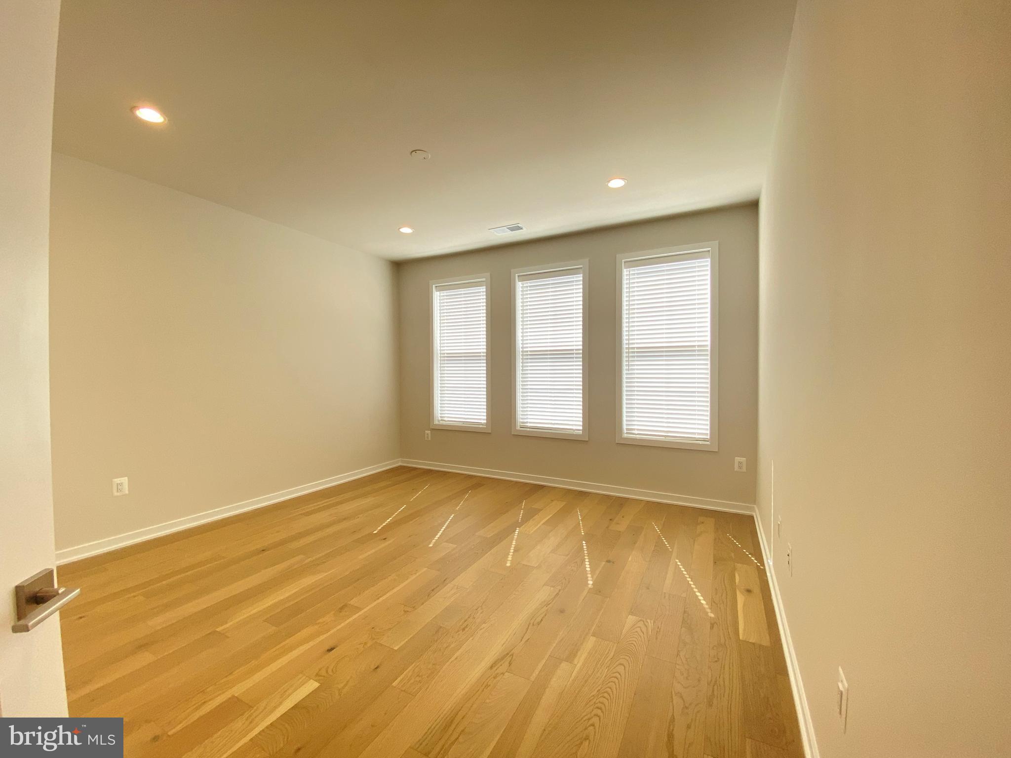 METRO WALK AT MOOREFIELD STATION - Residential Lease