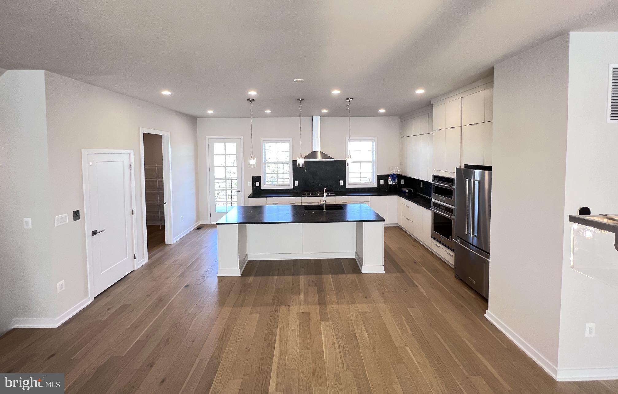 METRO WALK AT MOOREFIELD STATION - Residential Lease