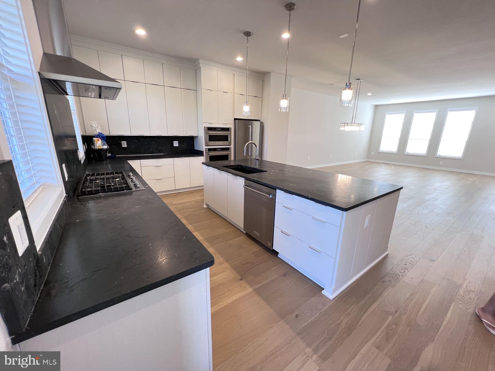 METRO WALK AT MOOREFIELD STATION - Residential Lease