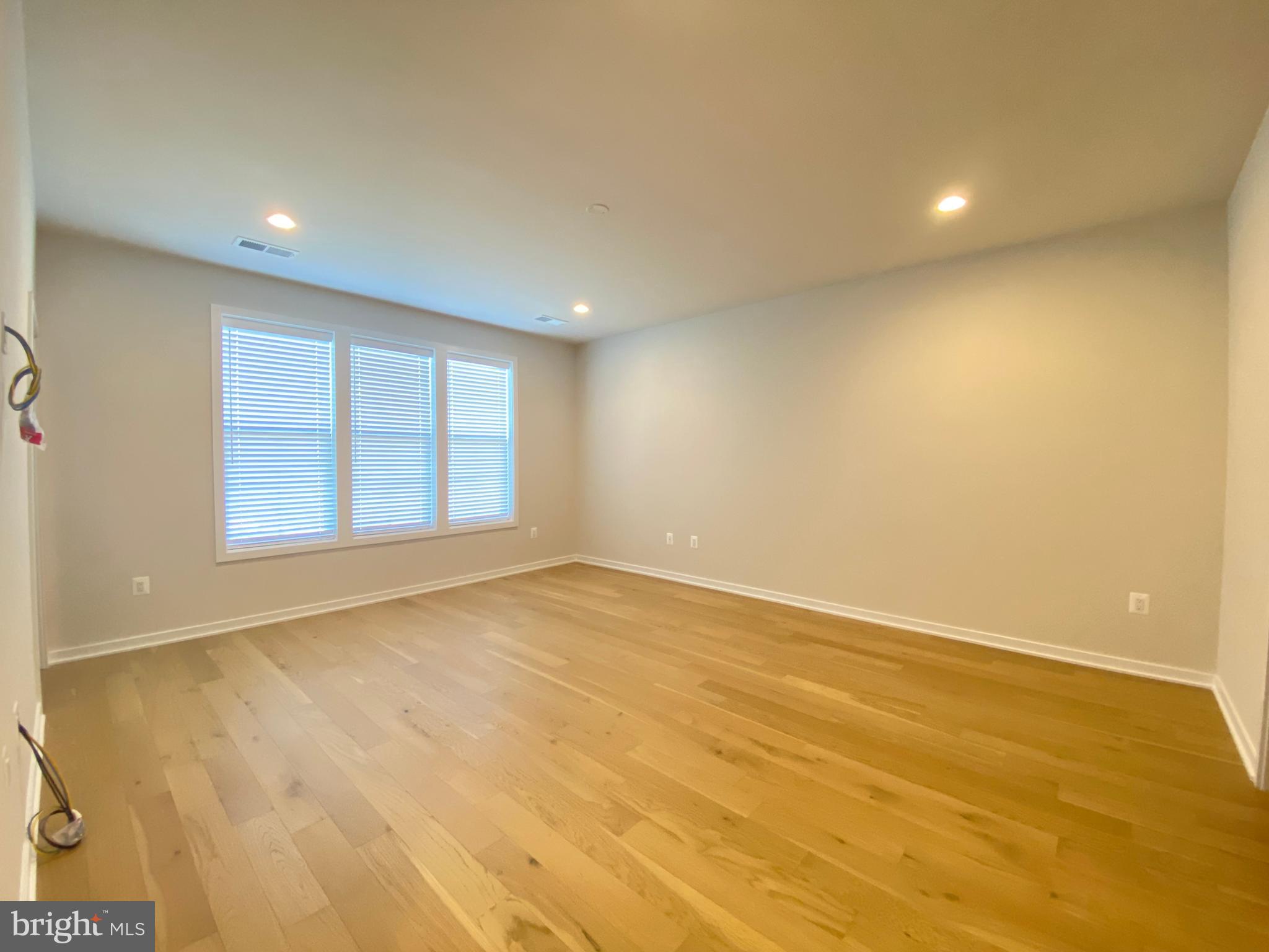 METRO WALK AT MOOREFIELD STATION - Residential Lease