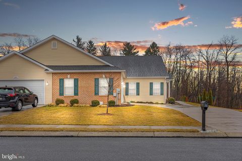 3243 PORTRAIT WAY CHAMBERSBURG PA 17201