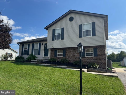 Homes For Sale - 160 Drummer Drive<br/> Adams County, NEW OXFORD, PA 17350