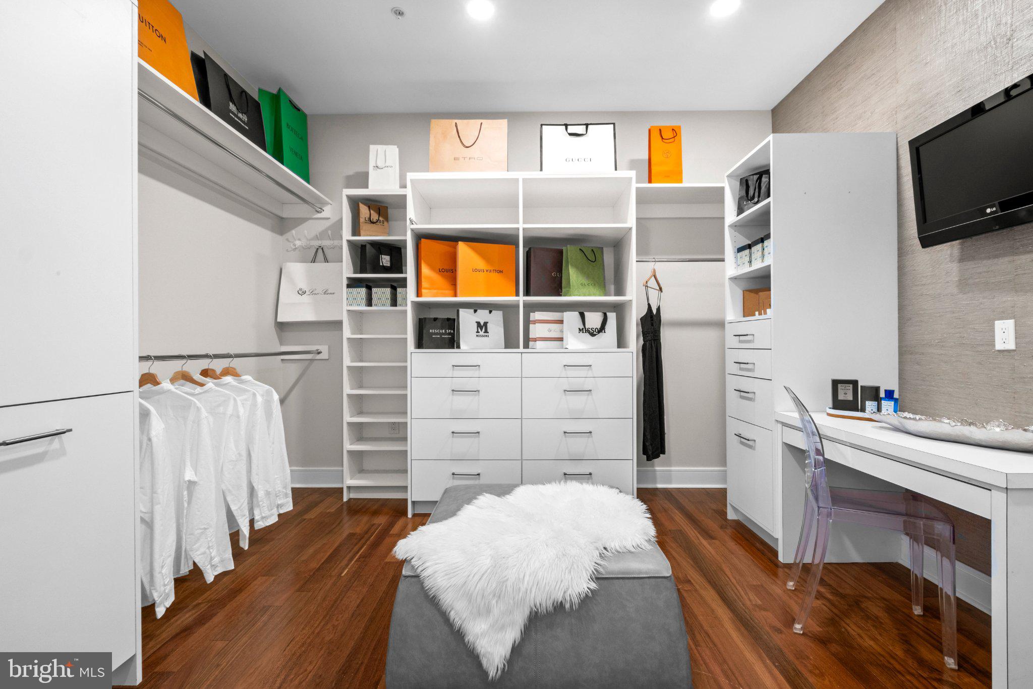 AVENUE OF THE ARTS - Residential