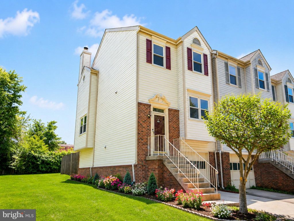 Photo of 3731 Roxbury Lane, ALEXANDRIA, VA 22309 (MLS # VAFX2306000)