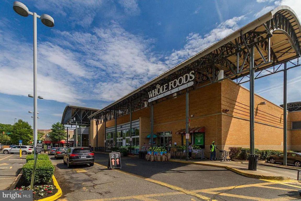 STATION SQUARE - Residential Lease