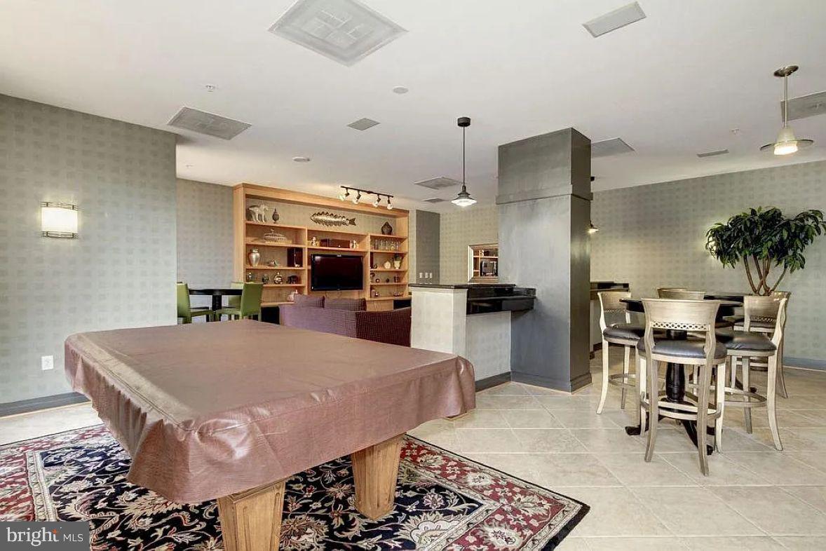 STATION SQUARE - Residential Lease