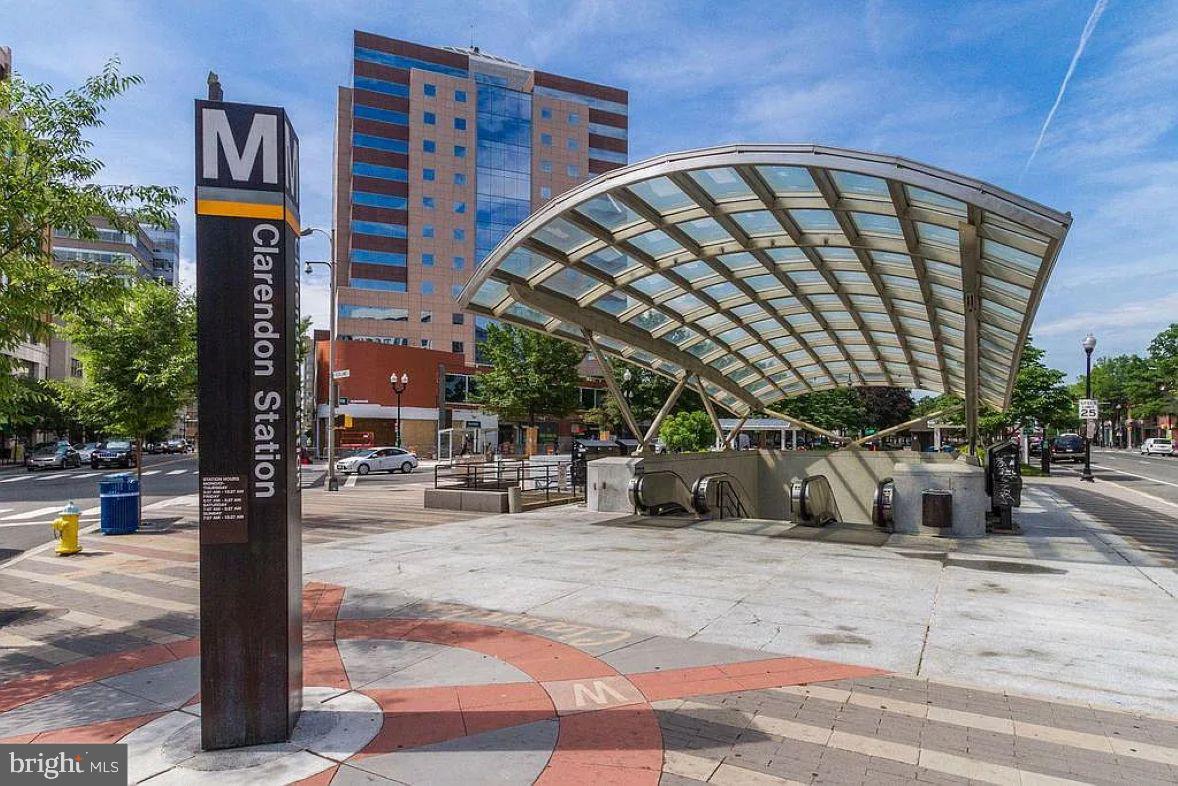 STATION SQUARE - Residential Lease