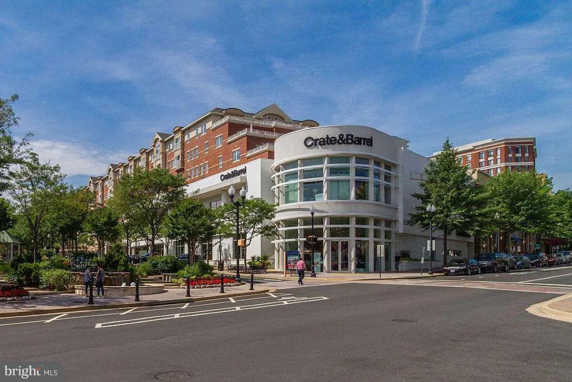 STATION SQUARE - Residential Lease