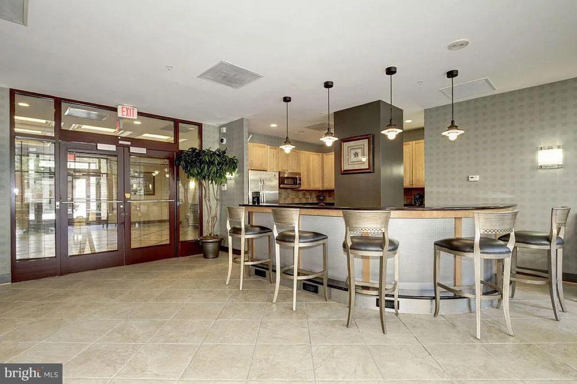 STATION SQUARE - Residential Lease