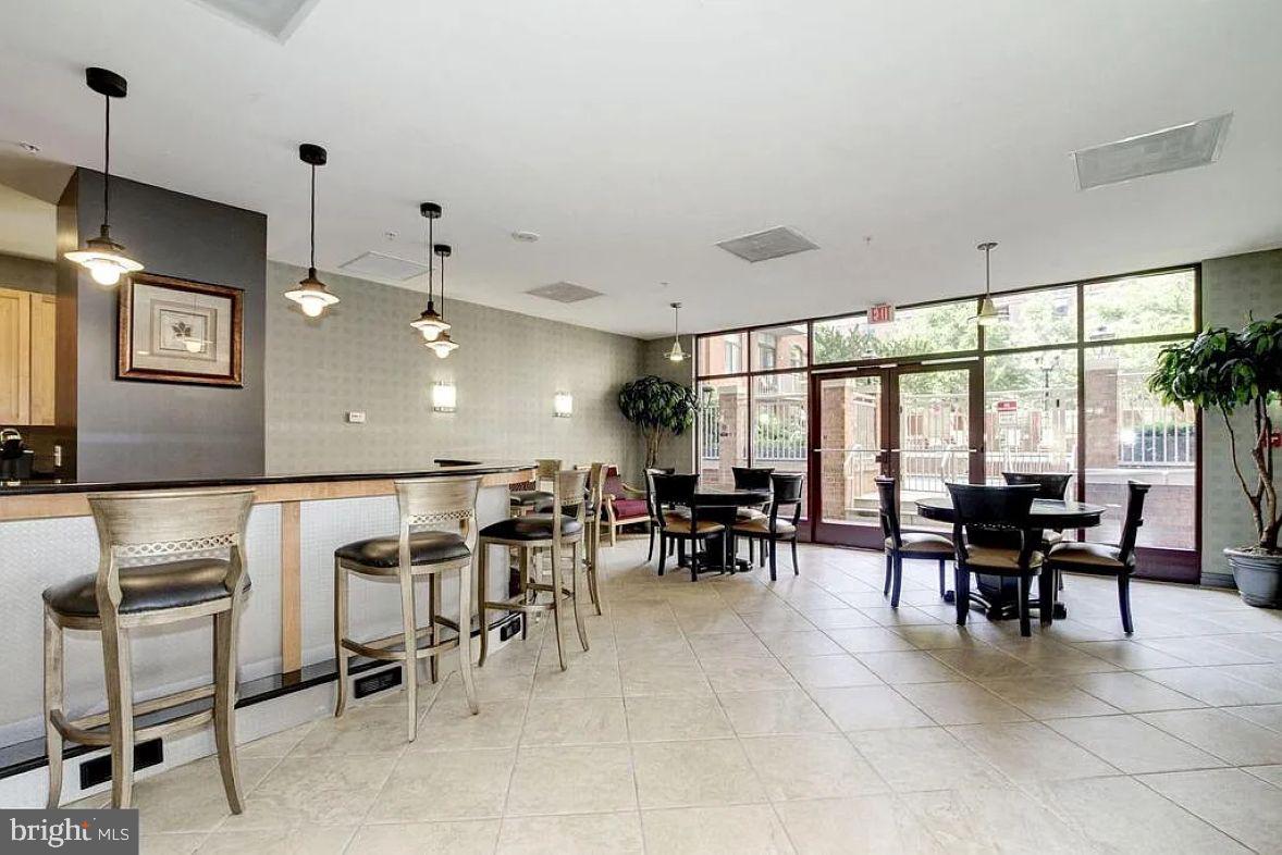 STATION SQUARE - Residential Lease