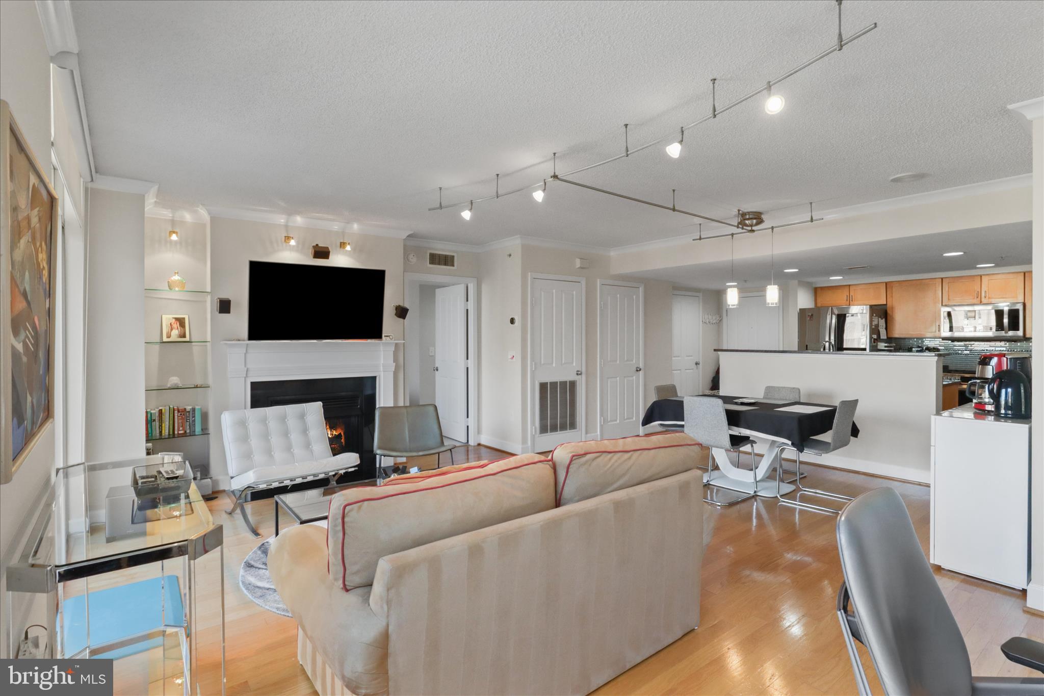 STATION SQUARE - Residential Lease