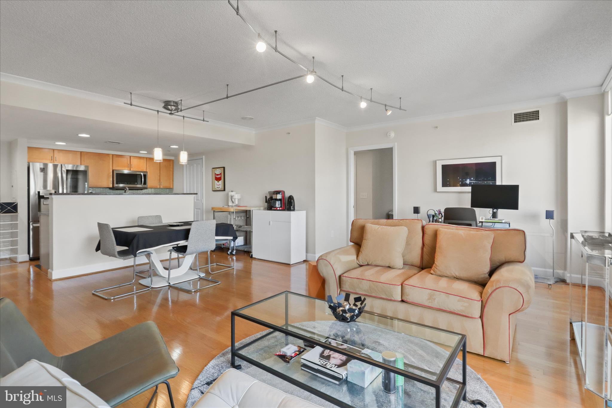 STATION SQUARE - Residential Lease