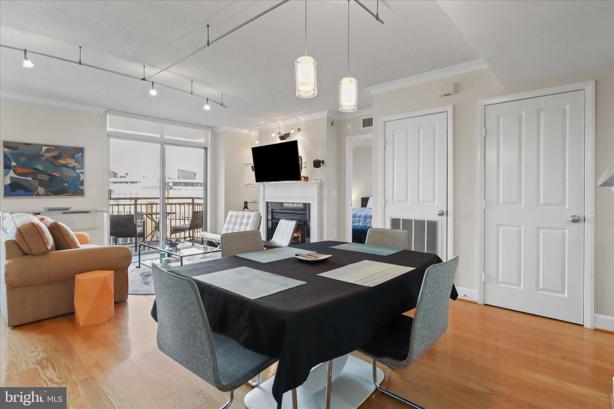 STATION SQUARE - Residential Lease