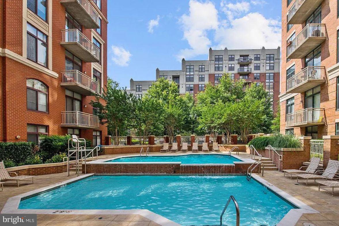 STATION SQUARE - Residential Lease