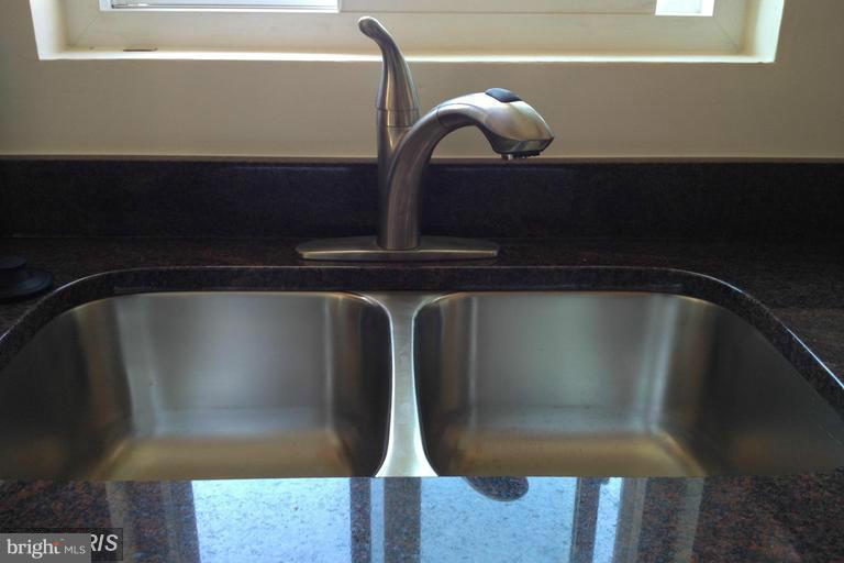 BROYHILL PARK - Residential Lease