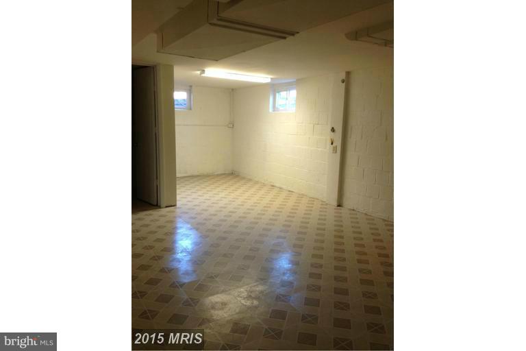 BROYHILL PARK - Residential Lease