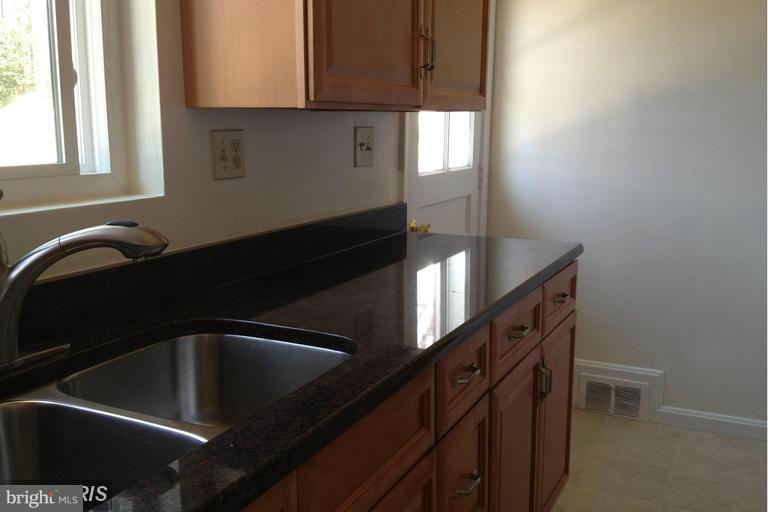 BROYHILL PARK - Residential Lease