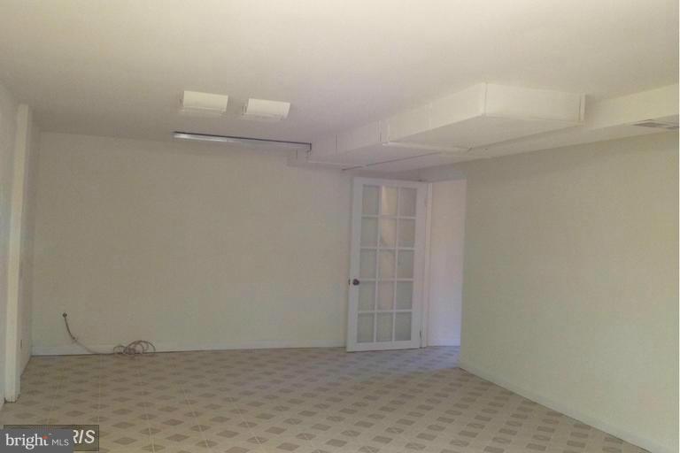 BROYHILL PARK - Residential Lease