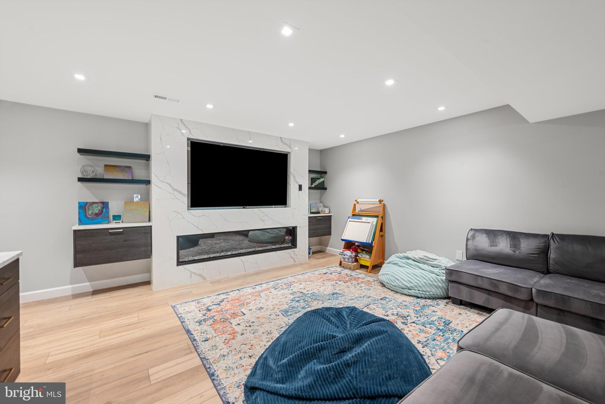 HENDERSON HILLS - Residential