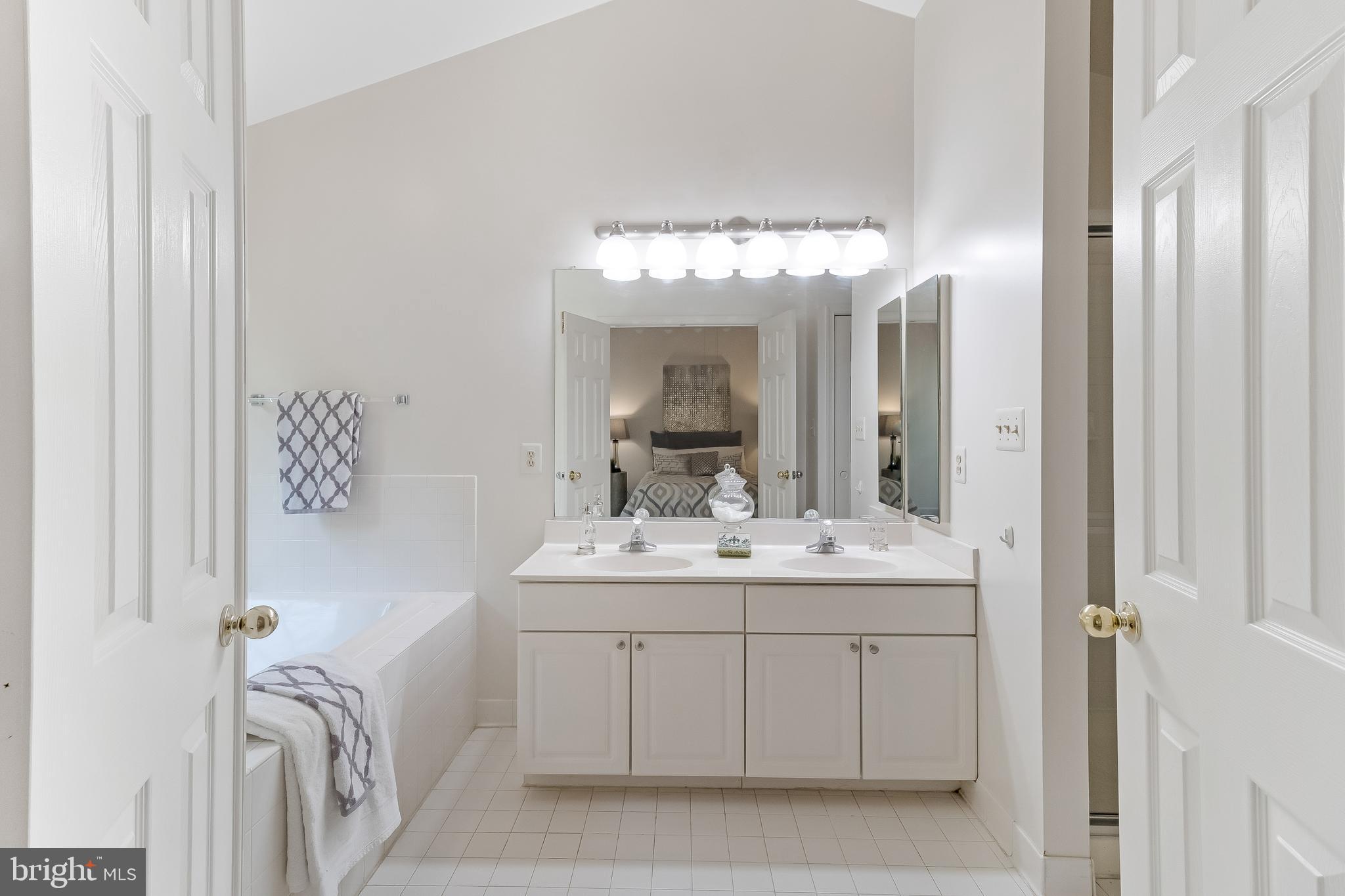 WHITLEY PARK CONDOMINIUM - Residential