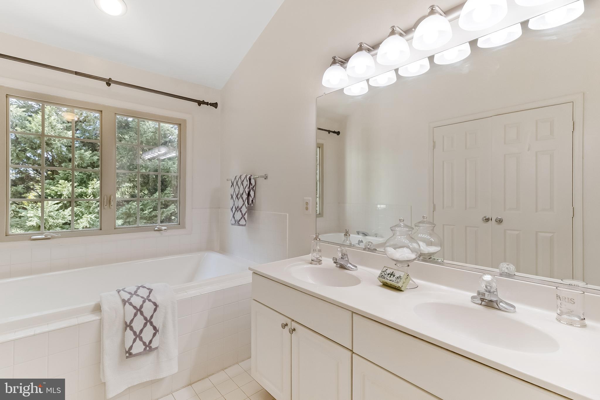 WHITLEY PARK CONDOMINIUM - Residential