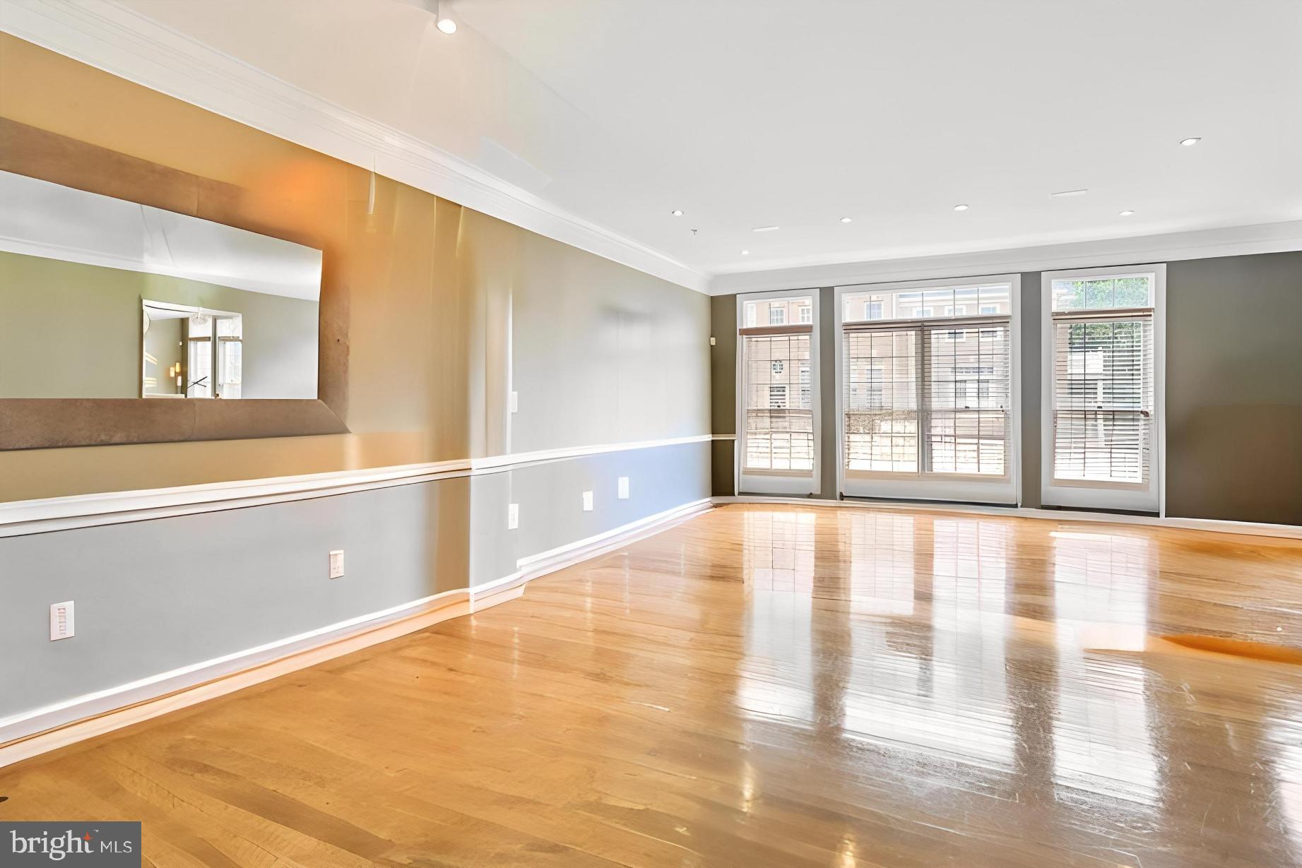 TOWER OAKS - Residential Lease