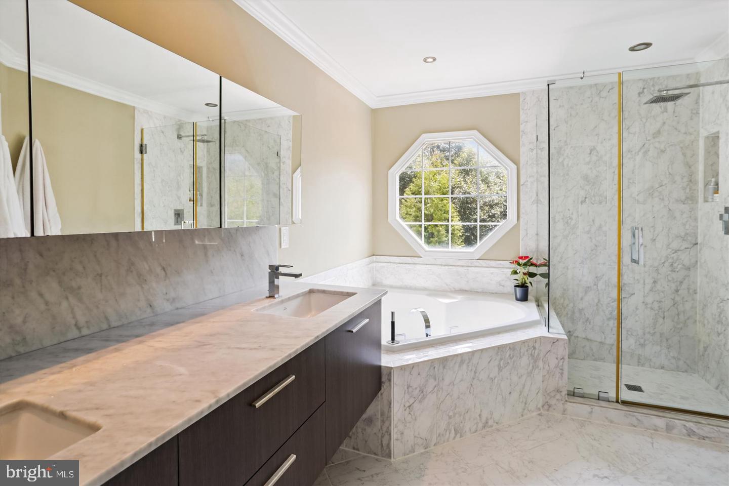 TOWER OAKS - Residential Lease