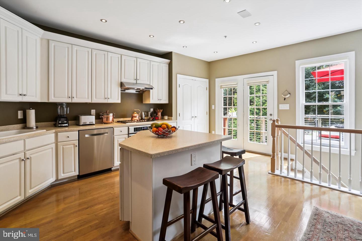 TOWER OAKS - Residential Lease