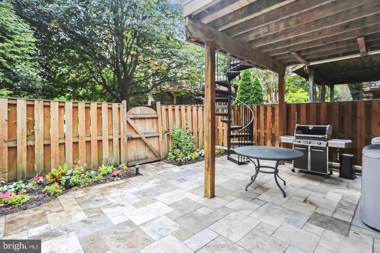 TOWER OAKS - Residential Lease