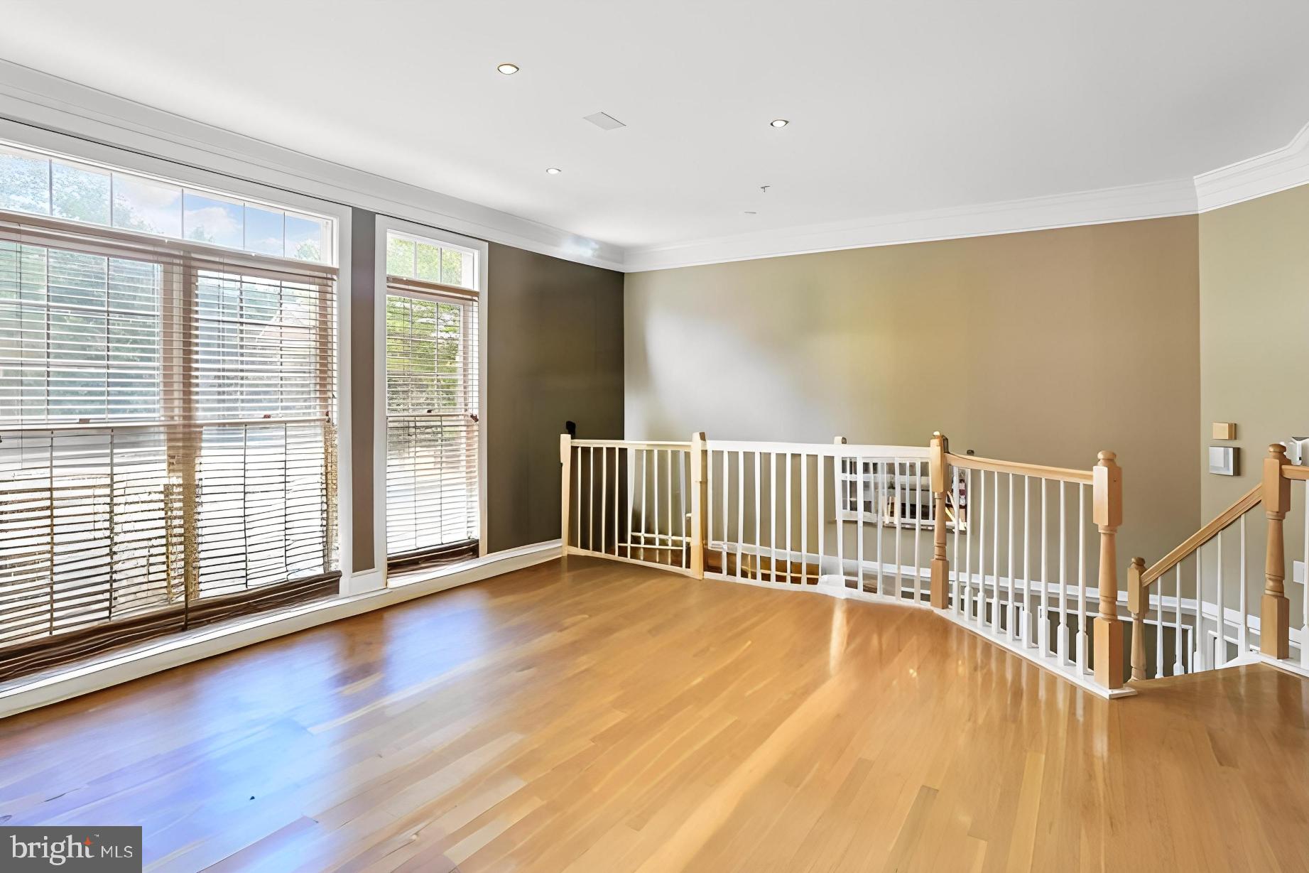 TOWER OAKS - Residential Lease