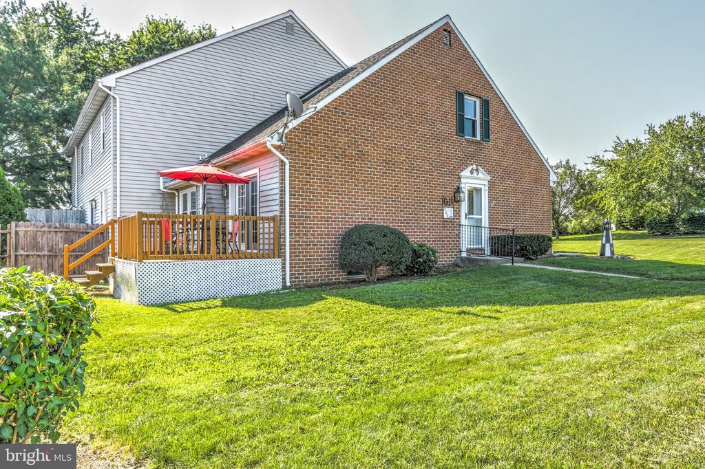 Photo of 253 HUNTINGTON DR, MOUNTVILLE, PA 17554 (MLS # PALA2038612)