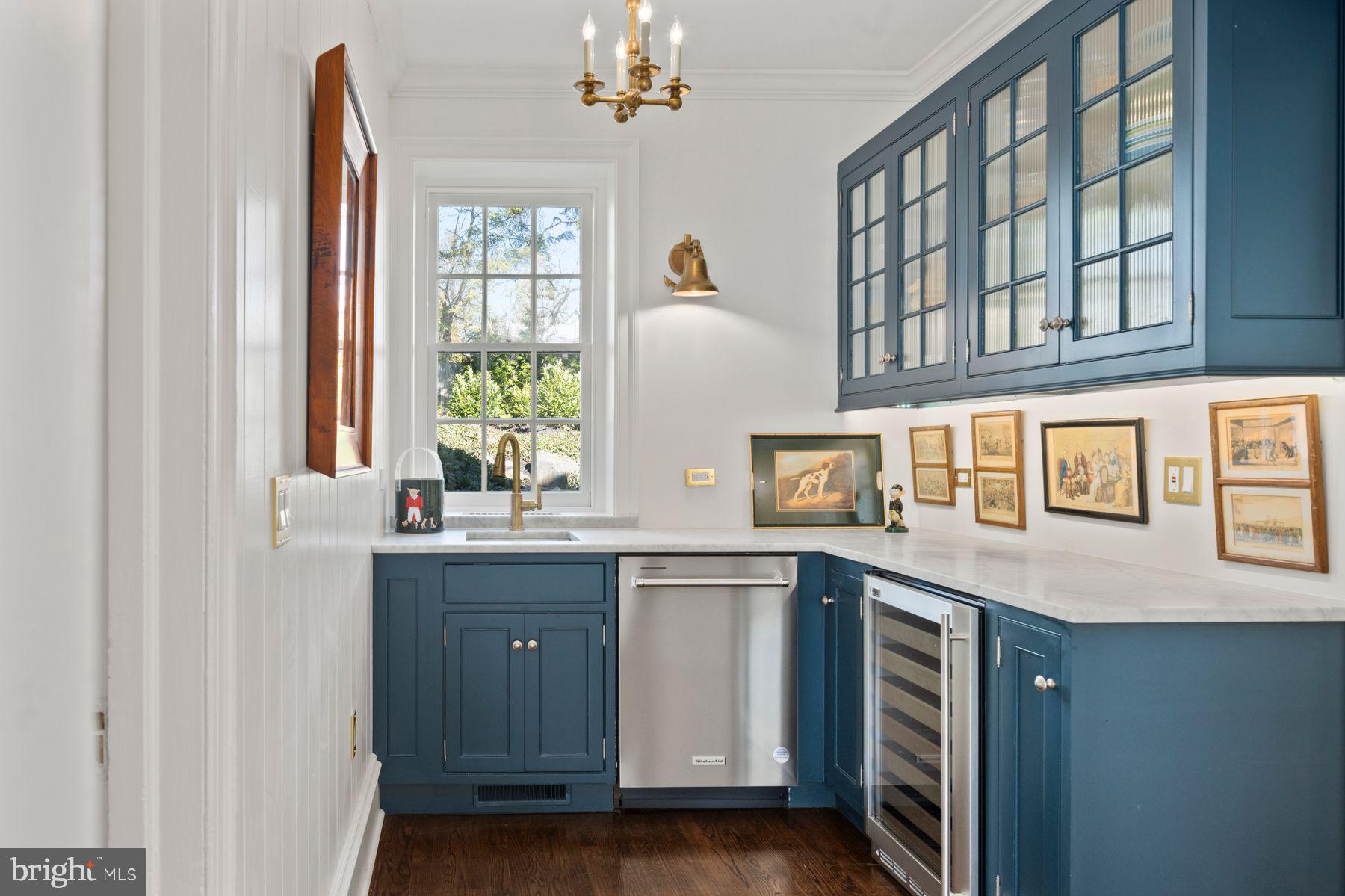 CHESTNUT HILL - Residential