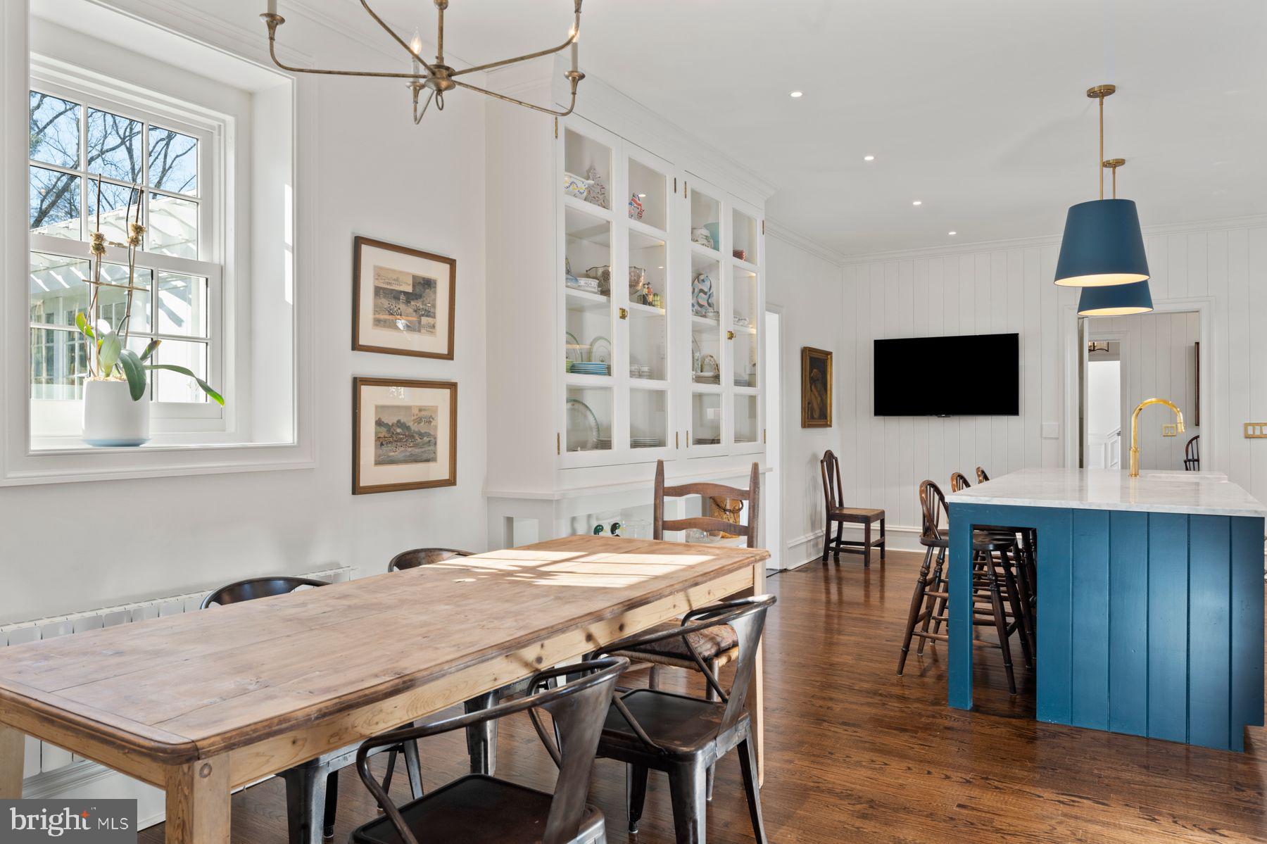 CHESTNUT HILL - Residential