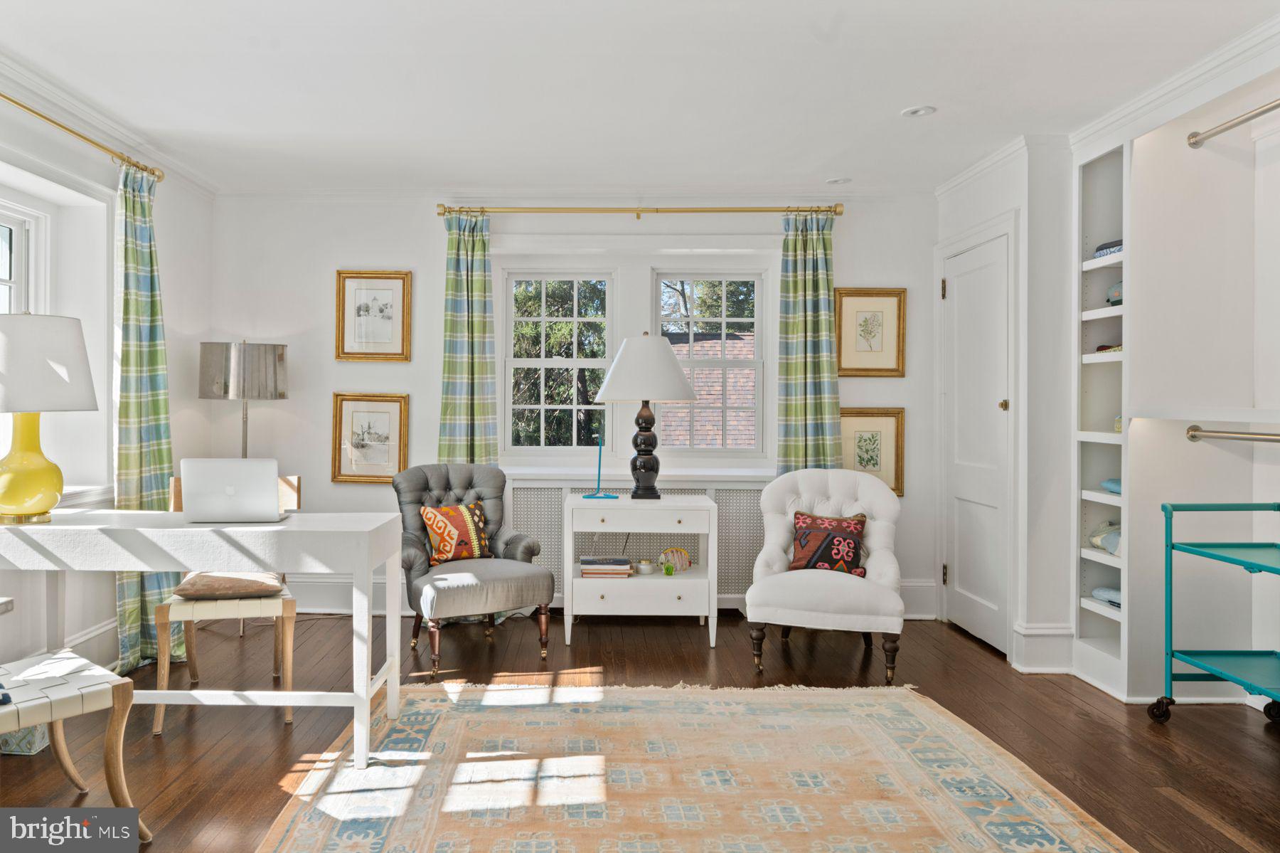 CHESTNUT HILL - Residential