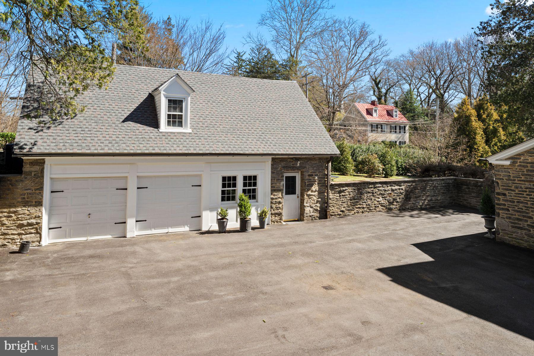CHESTNUT HILL - Residential