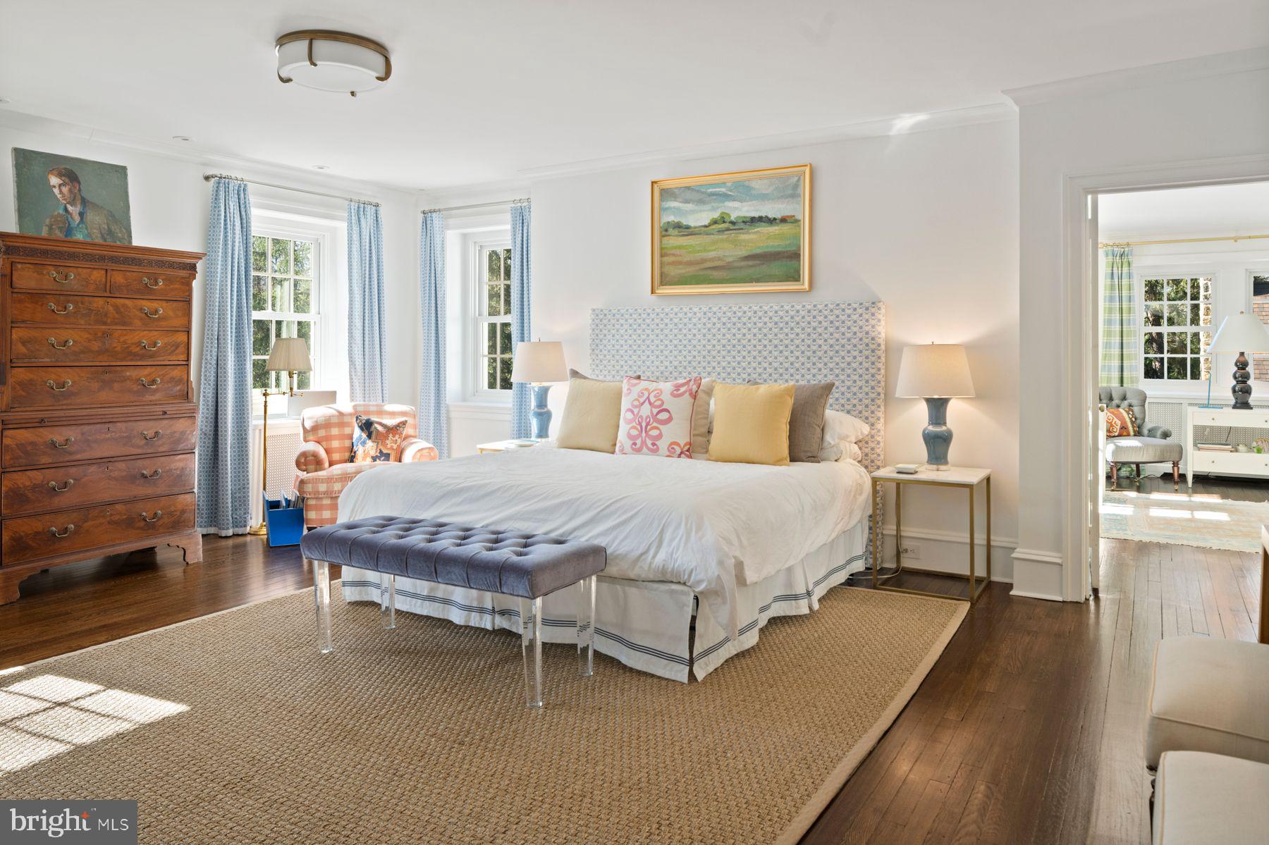 CHESTNUT HILL - Residential