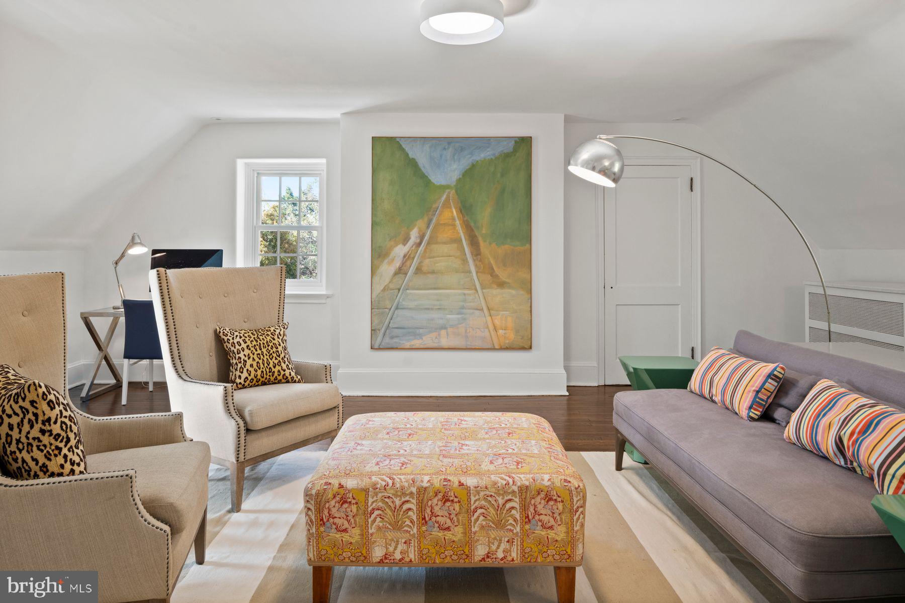 CHESTNUT HILL - Residential