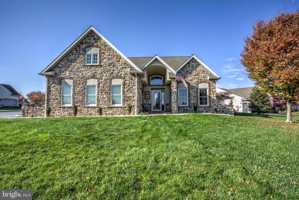 Photo of 761 Heather Ridge, Manheim, PA 17545 (MLS # PALA2043278)