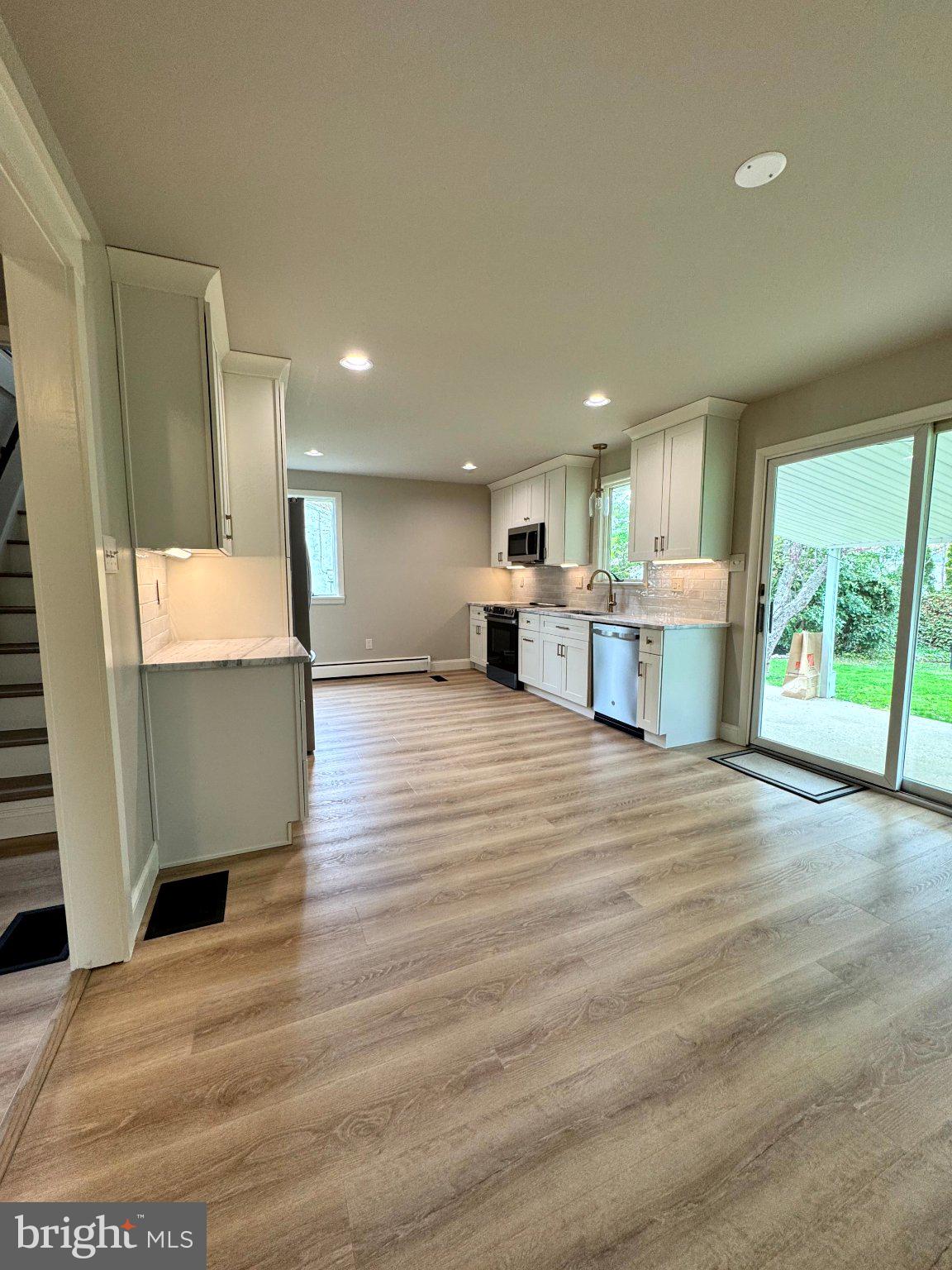 MEETINGHOUSE VIL - Residential