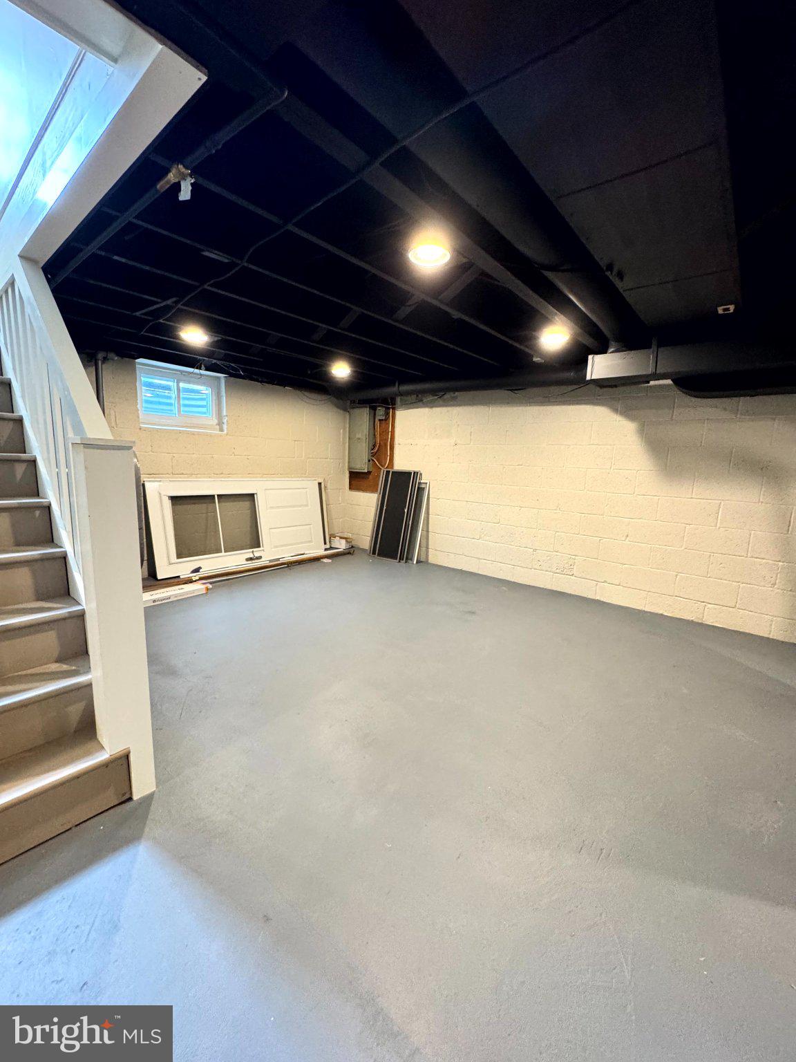 MEETINGHOUSE VIL - Residential