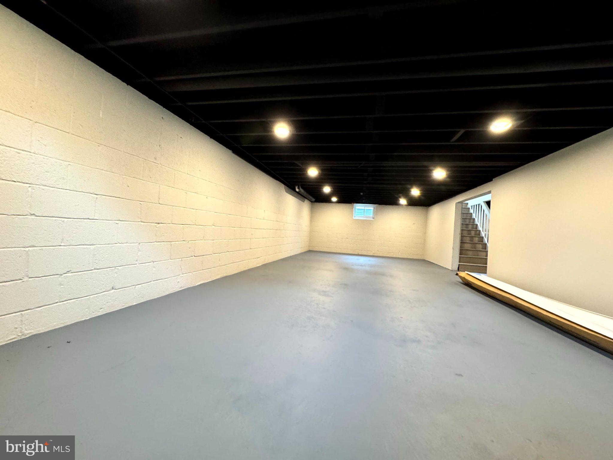 MEETINGHOUSE VIL - Residential