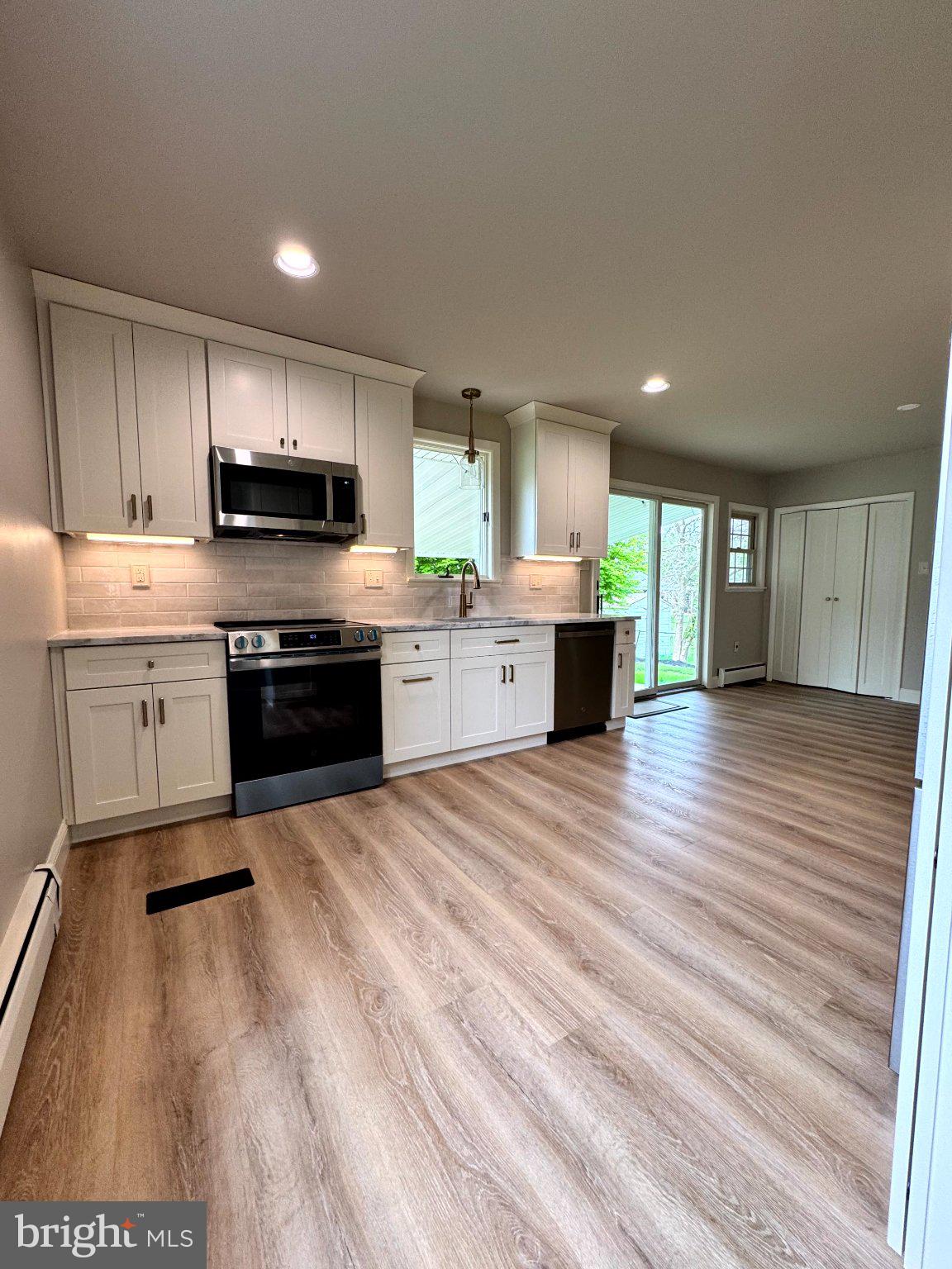 MEETINGHOUSE VIL - Residential