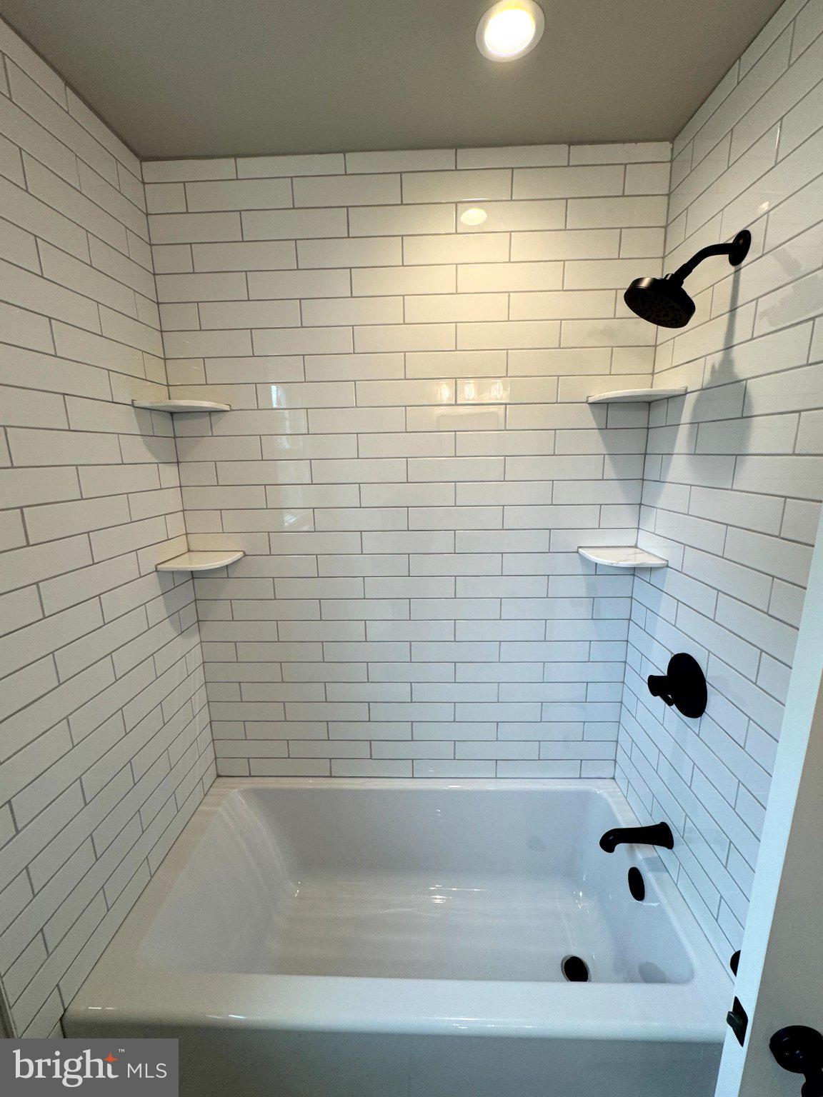 MEETINGHOUSE VIL - Residential