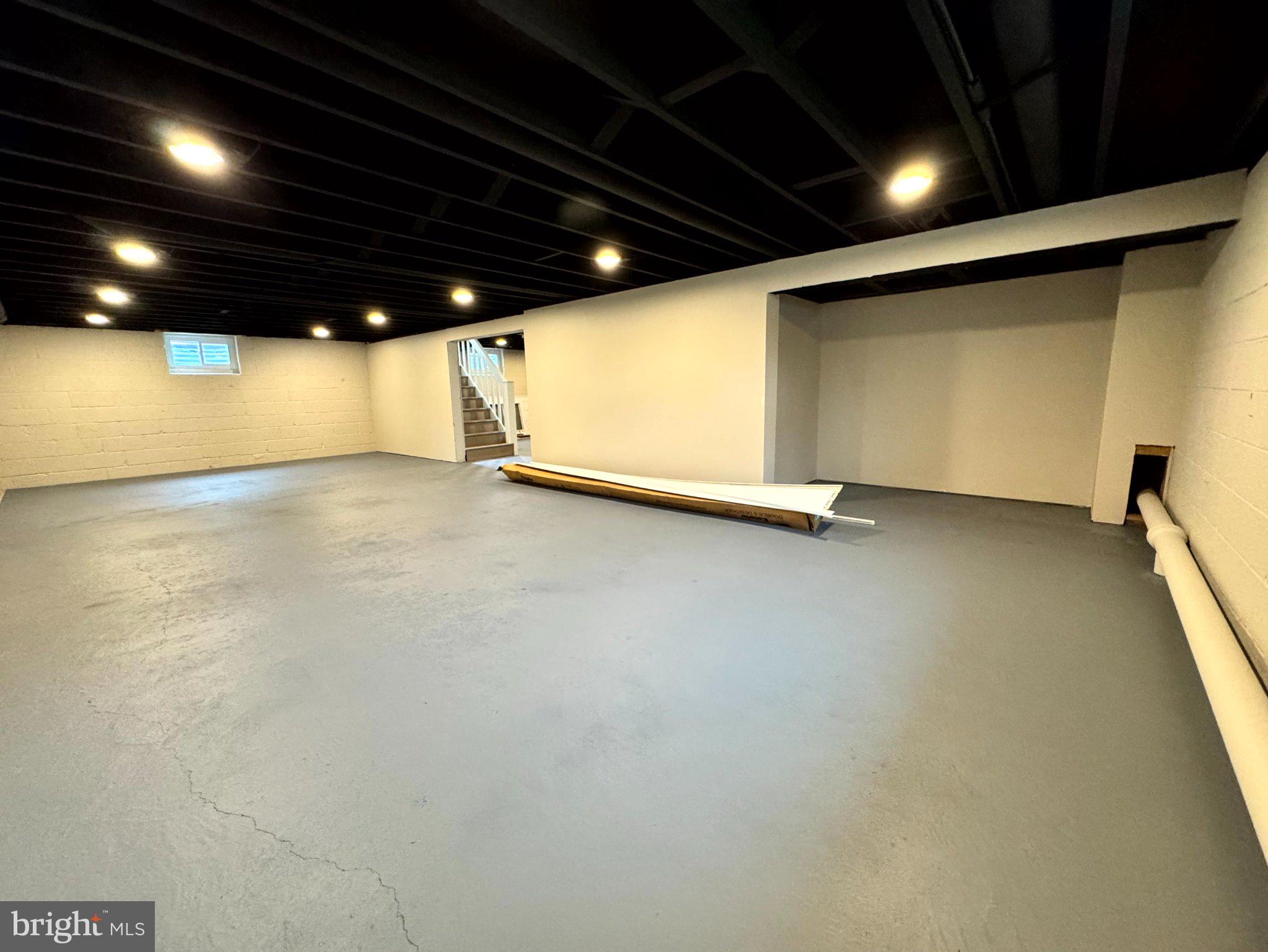 MEETINGHOUSE VIL - Residential